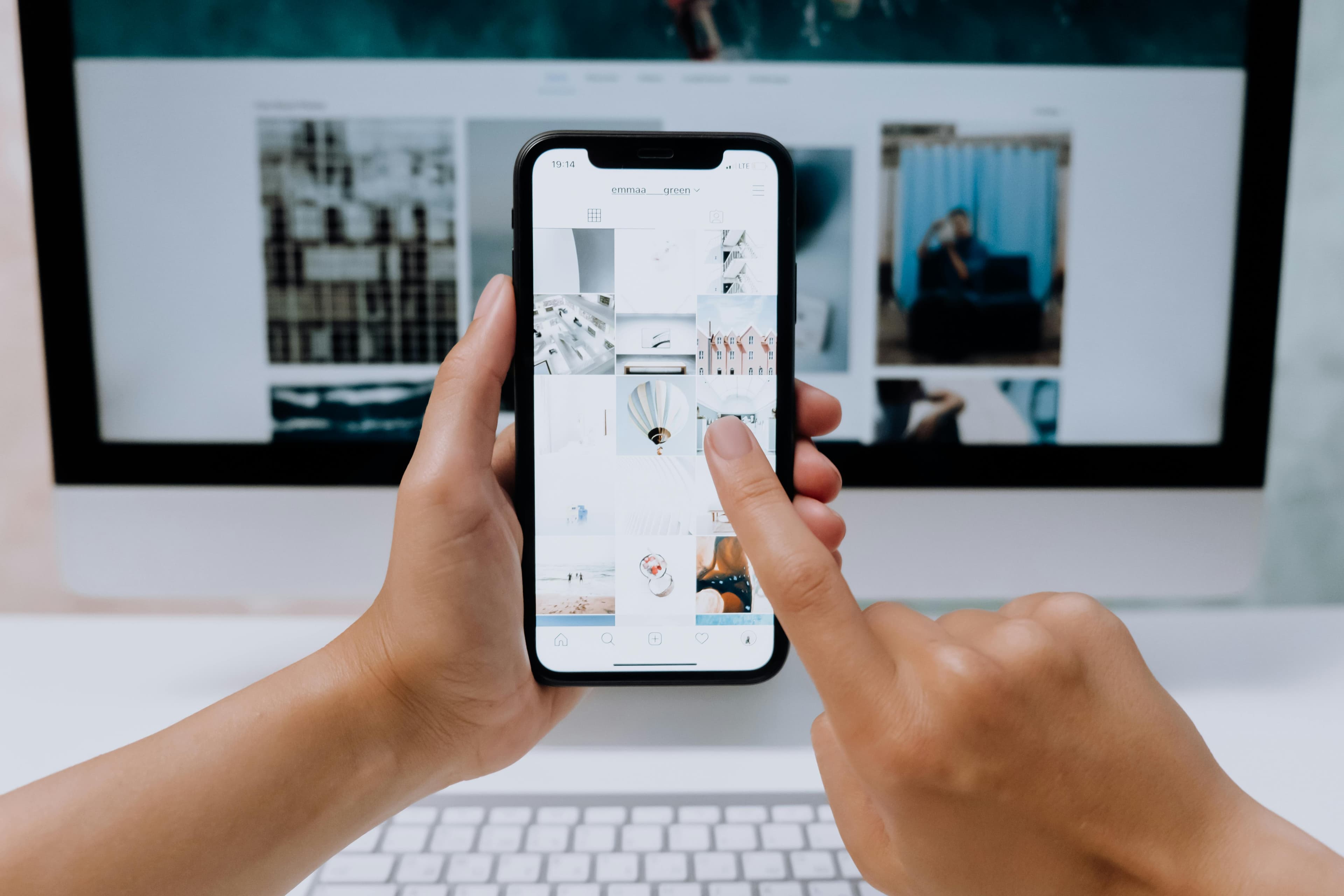 Social media managing on PC and mobile